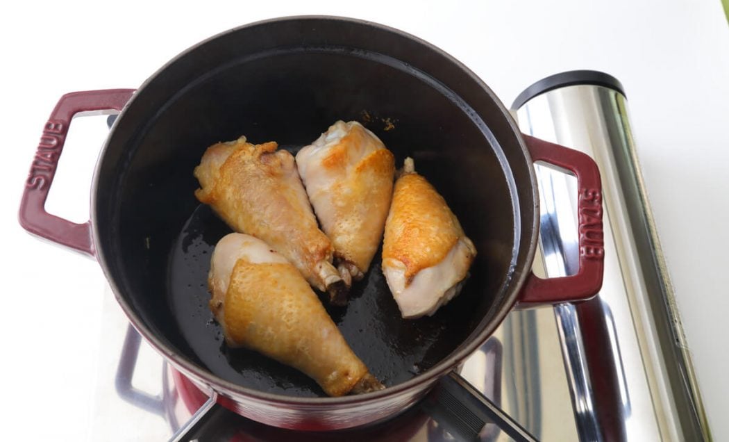 鶏肉と蒸し煮 リンゴ風味の写真1