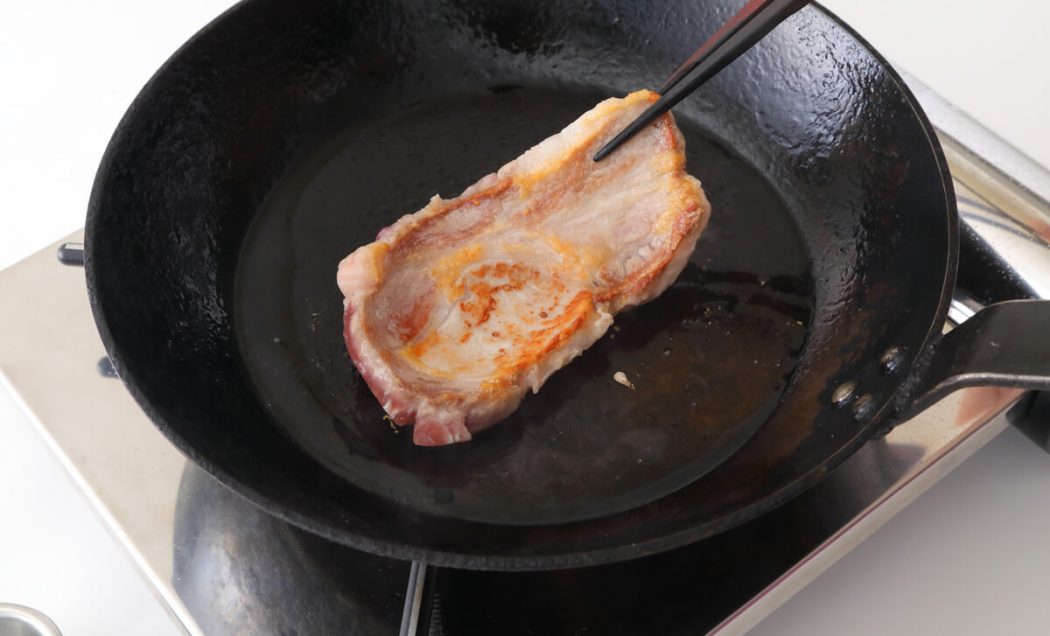 豚肉のソテープルーンソース バジル風味の写真2