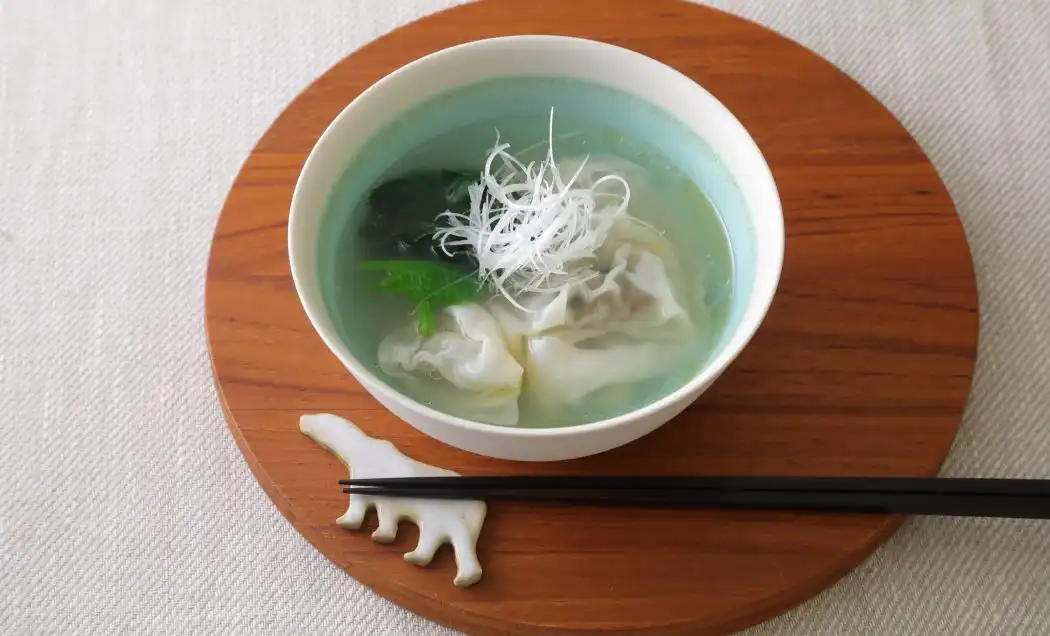 鰯とにらのワンタンスープの写真0