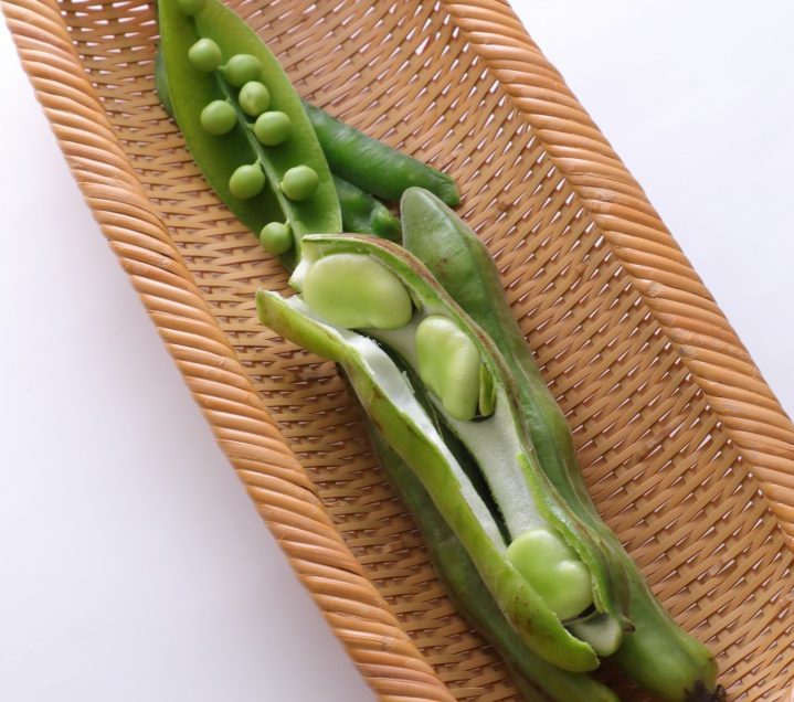 空豆とグリーンピースご飯の写真1