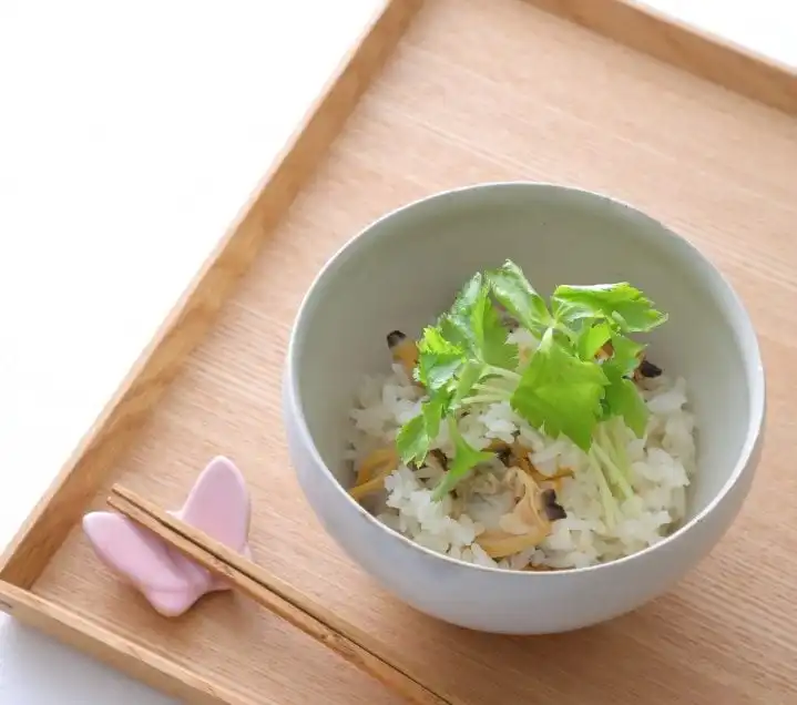 あさりご飯　三つ葉添えの写真0