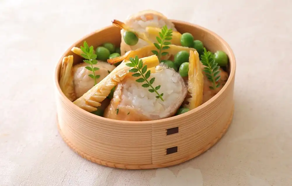 豚肉と筍グリーンピースご飯おにぎり　木の芽風味炒めの写真0