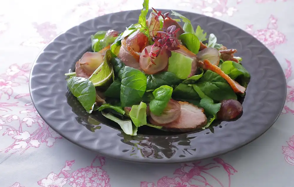 カモとぶどうのサラダの写真0