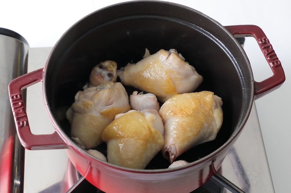 鶏肉ときのこと栗のクリーム煮ソーセージ風味の写真1